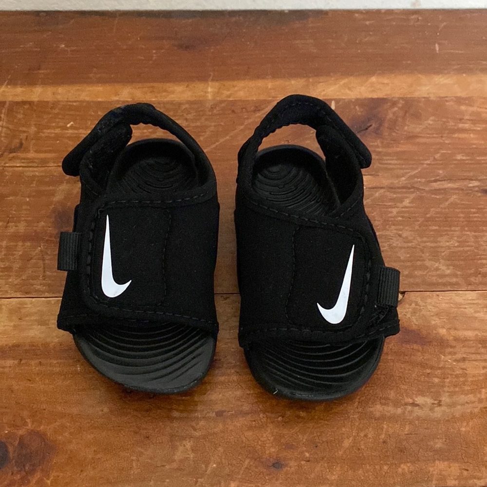 Nike brand NEW Sunray Adjust 5 V2